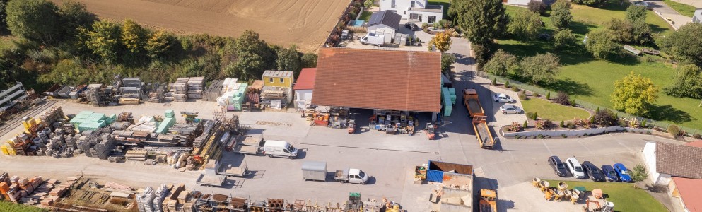 Luftaufnahme vom Bauhof der Firma Ottillinger Bau in Holzheim-Bergendorf
